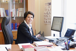 Carole Champalaune, Directrice des affaires civiles et du Sceau,  expose  les objectifs, les sources et l'quilibre global de la rforme du droit des contrats et des obligations. Interview  MJ DICOM  Caroline Montagn.