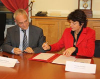 Signature de la convention concernant la revalorisation des missions des huissiers audienciers entre Vronique Malbec et Jean-Daniel Lachkar  MJL - DSJ - Luc Baudin